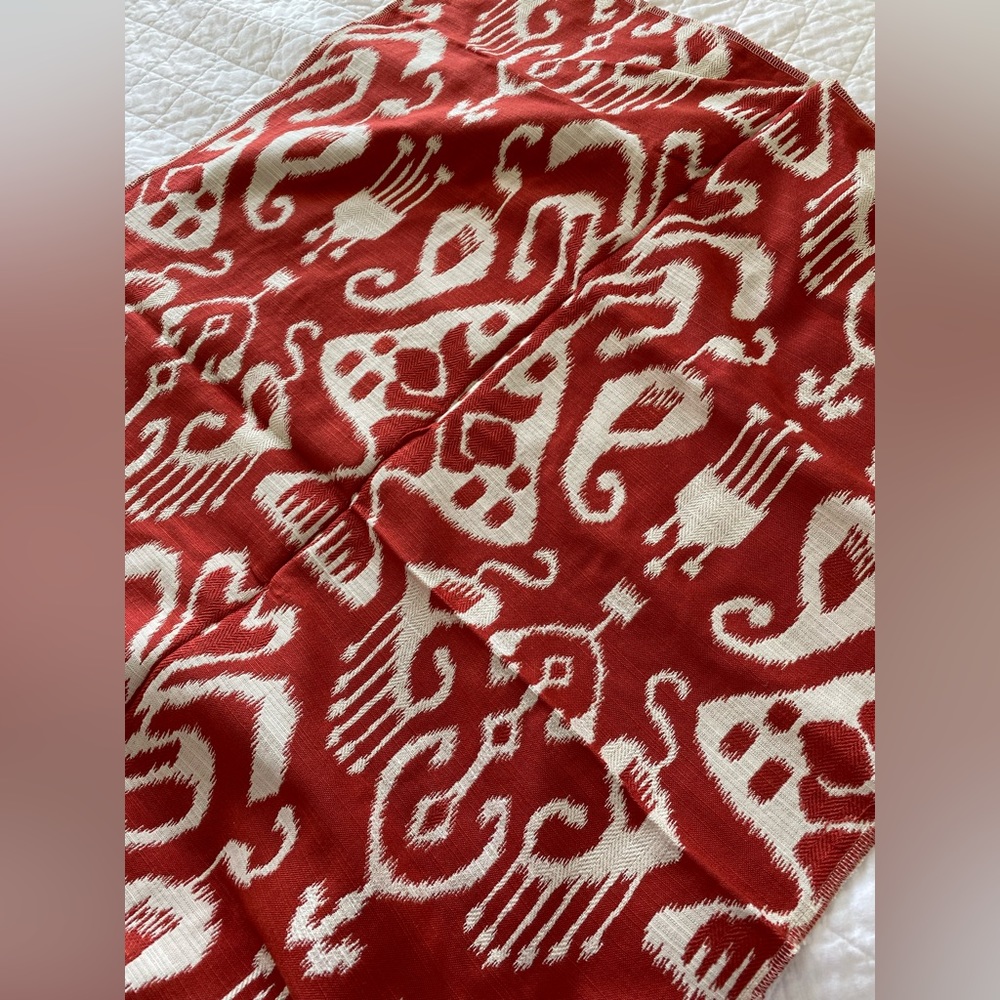 Damask Table Runner - Picture 9 of 10